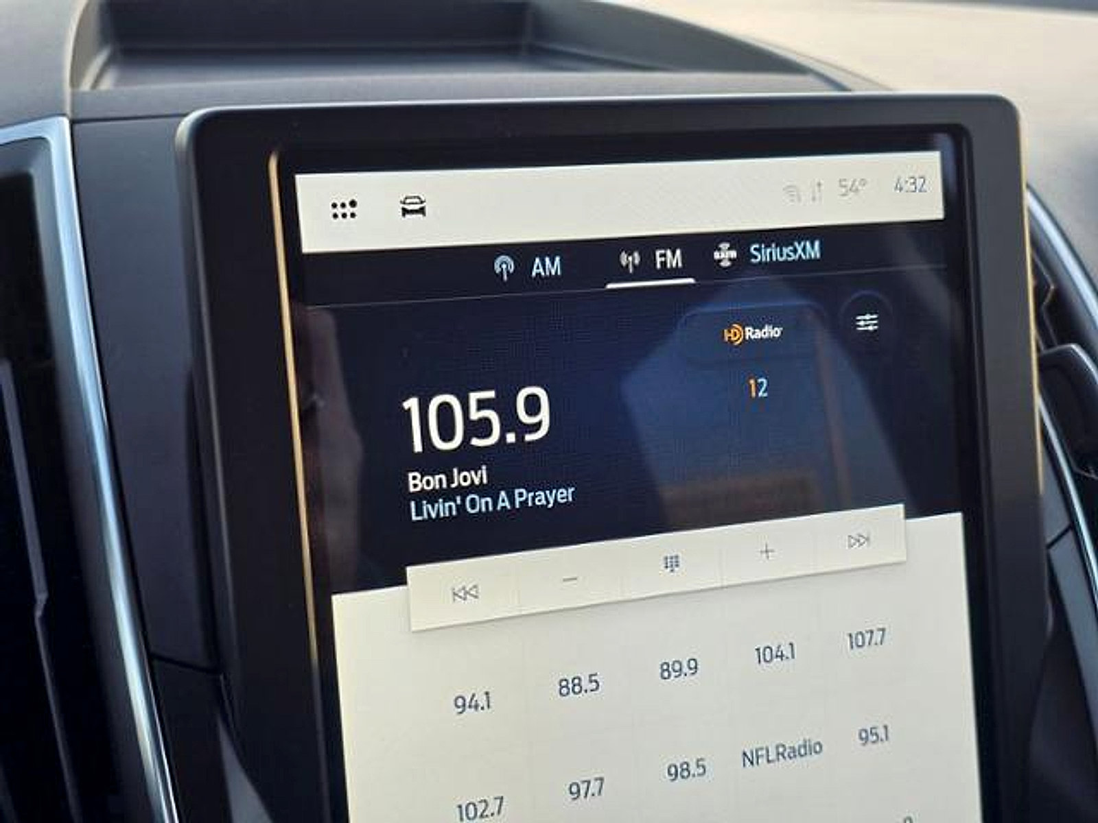 Used 2024 Ford Edge Titanium image 28