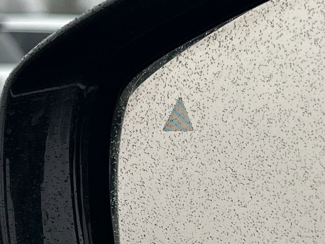 Used 2025 Chrysler Pacifica Select image 40