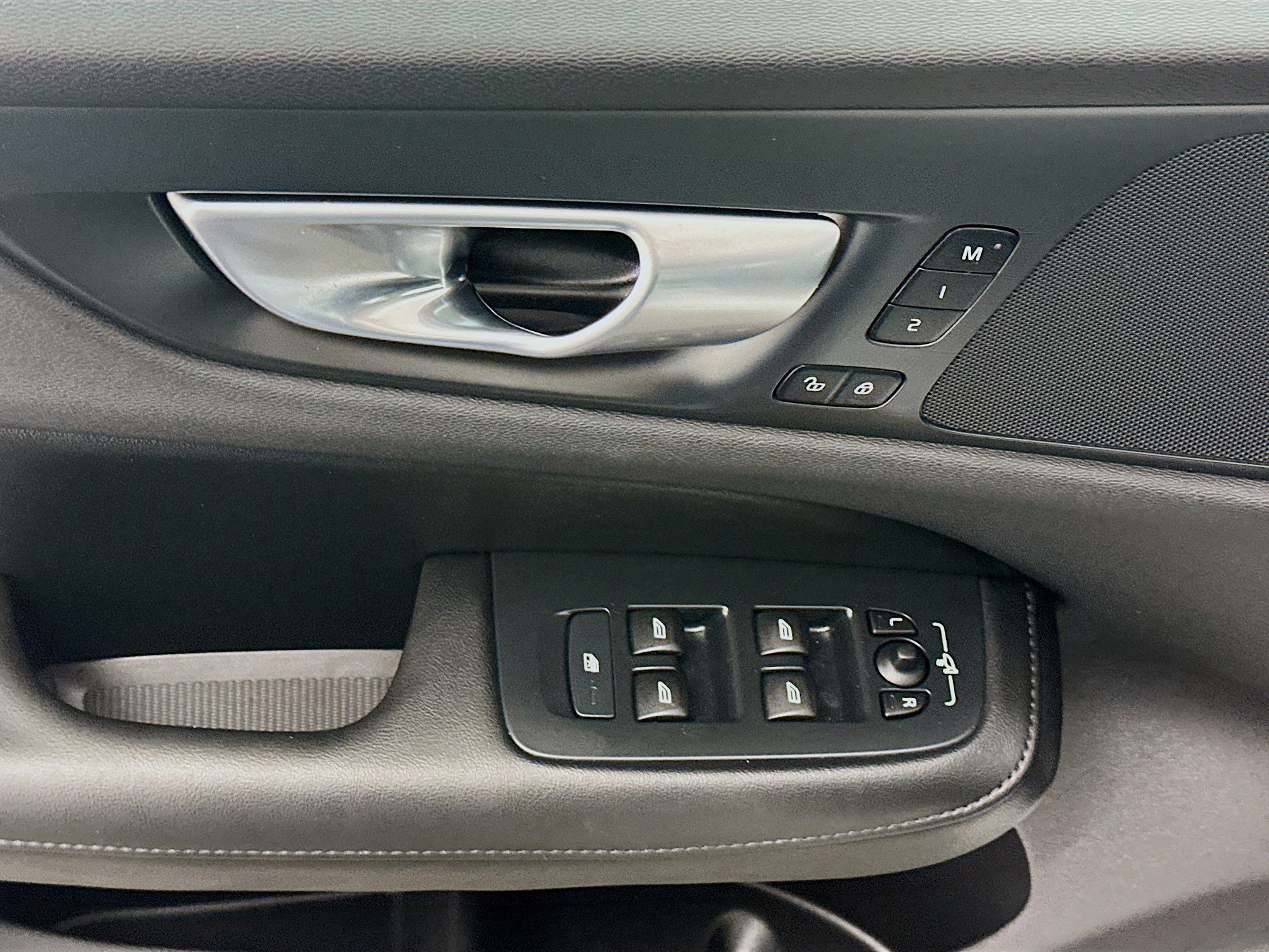 Used 2025 Volvo S60 B5 Core image 15