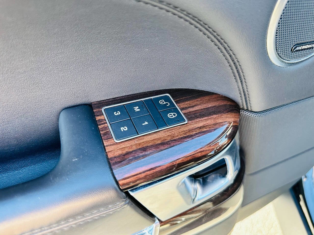 Used 2016 Land Rover Range Rover HSE image 12