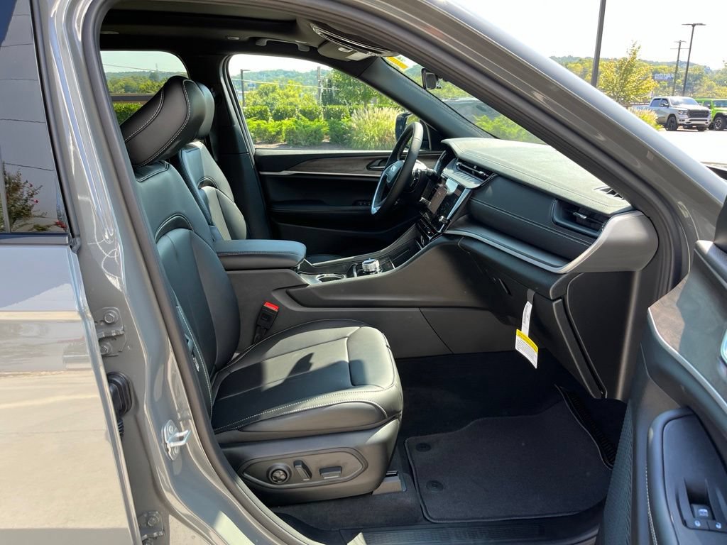 New 2027 Jeep Grand Cherokee L Limited w/ Limited Altitude Package AWD/4WD image 27