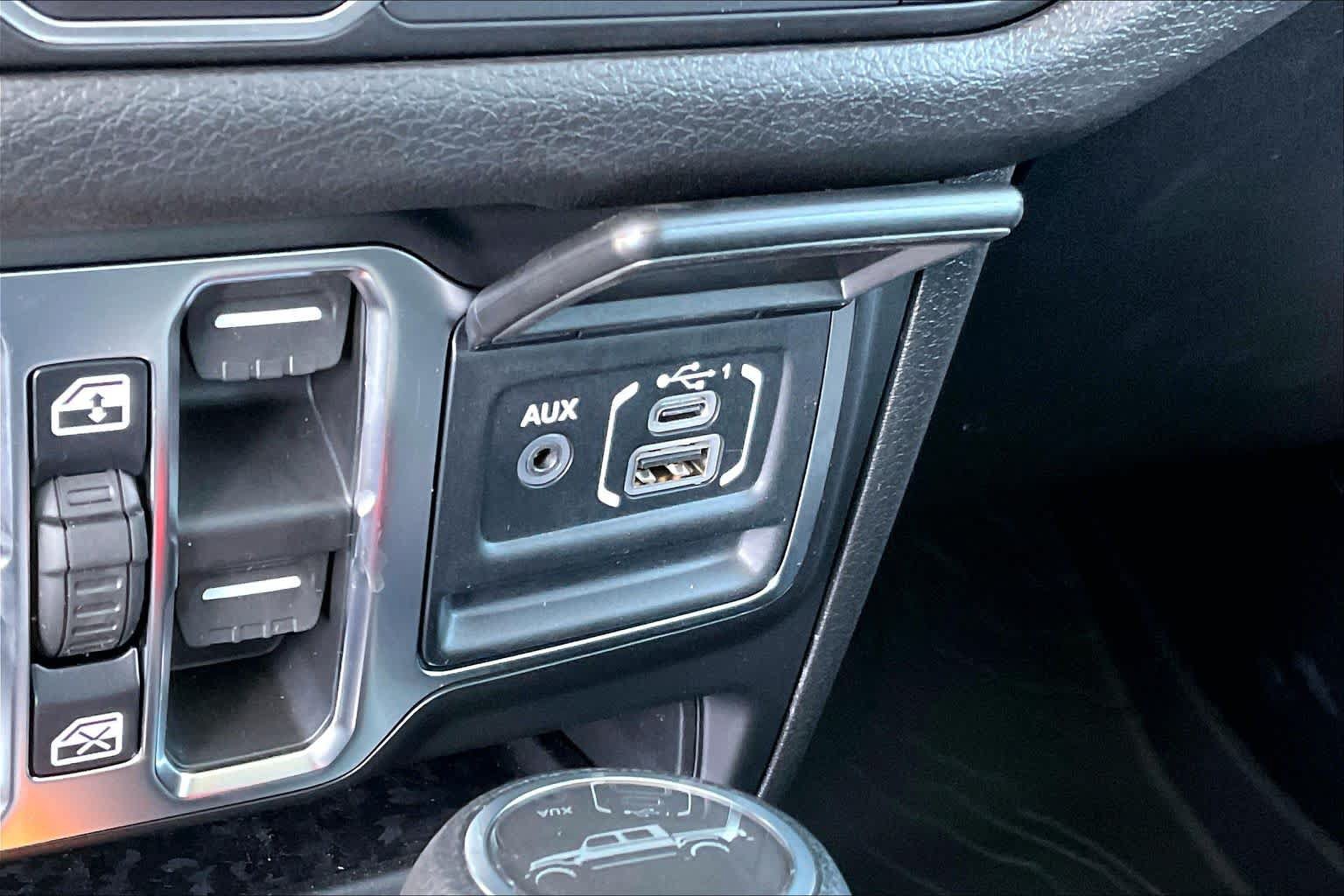 New 2026 Jeep Gladiator Sport AWD/4WD image 15