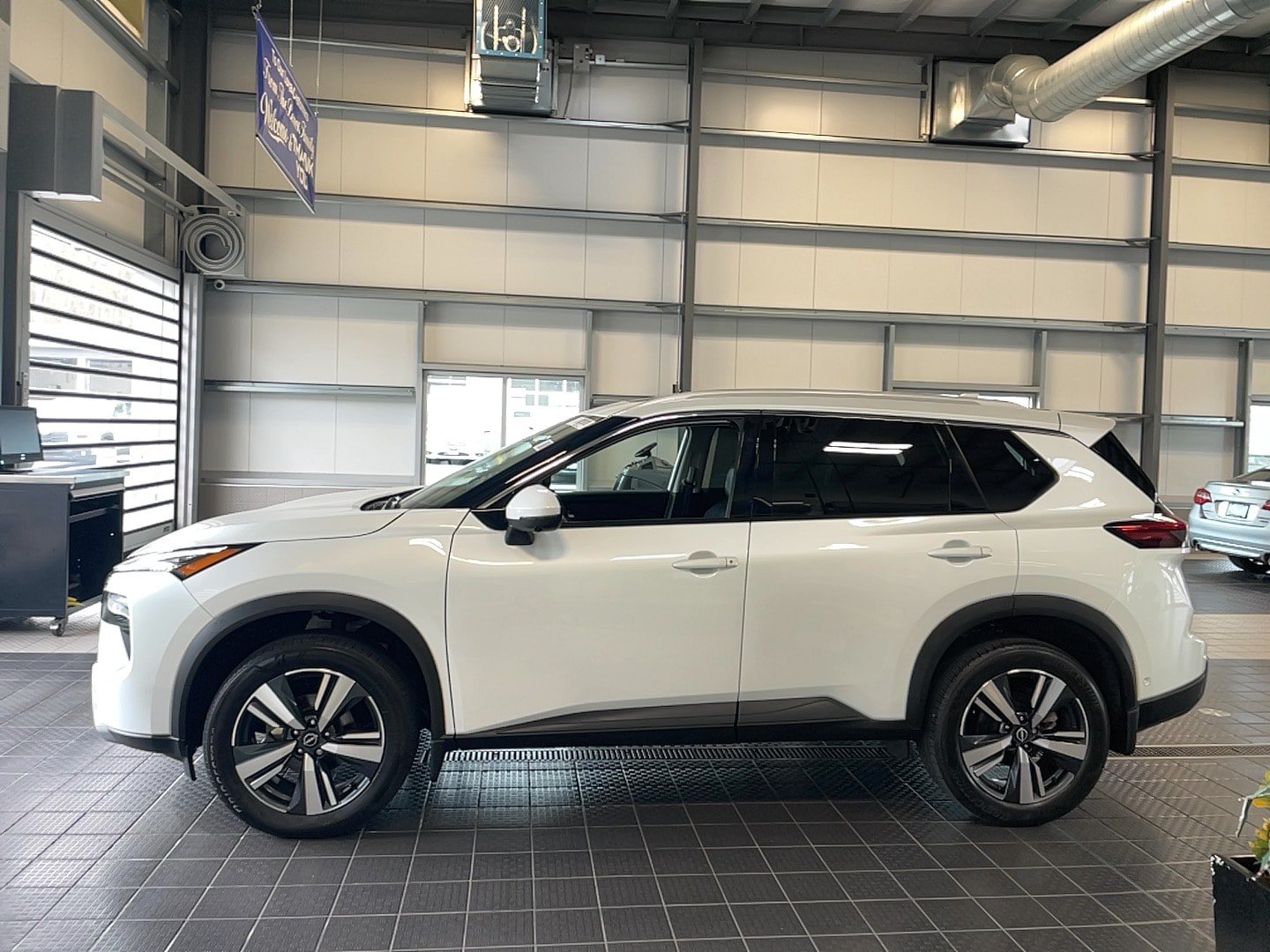Used 2024 Nissan Rogue SL w/ SL Premium Package AWD/4WD image 4