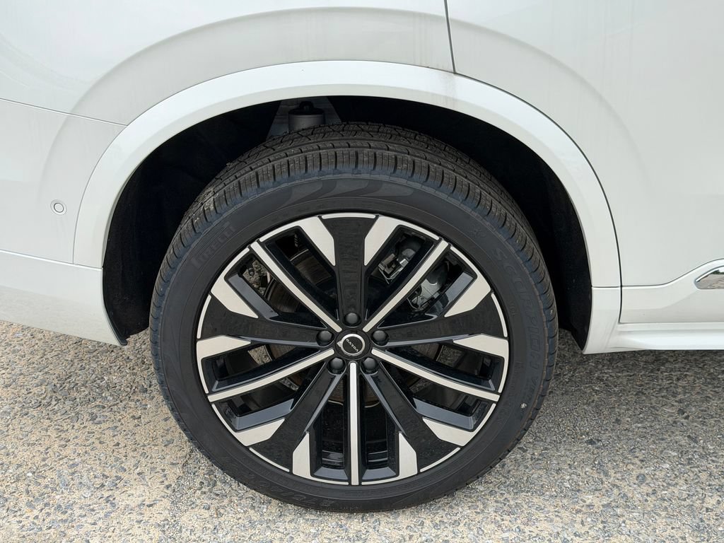 New 2026 Volvo XC90 B6 Plus w/ Protection Package Premier AWD/4WD image 6