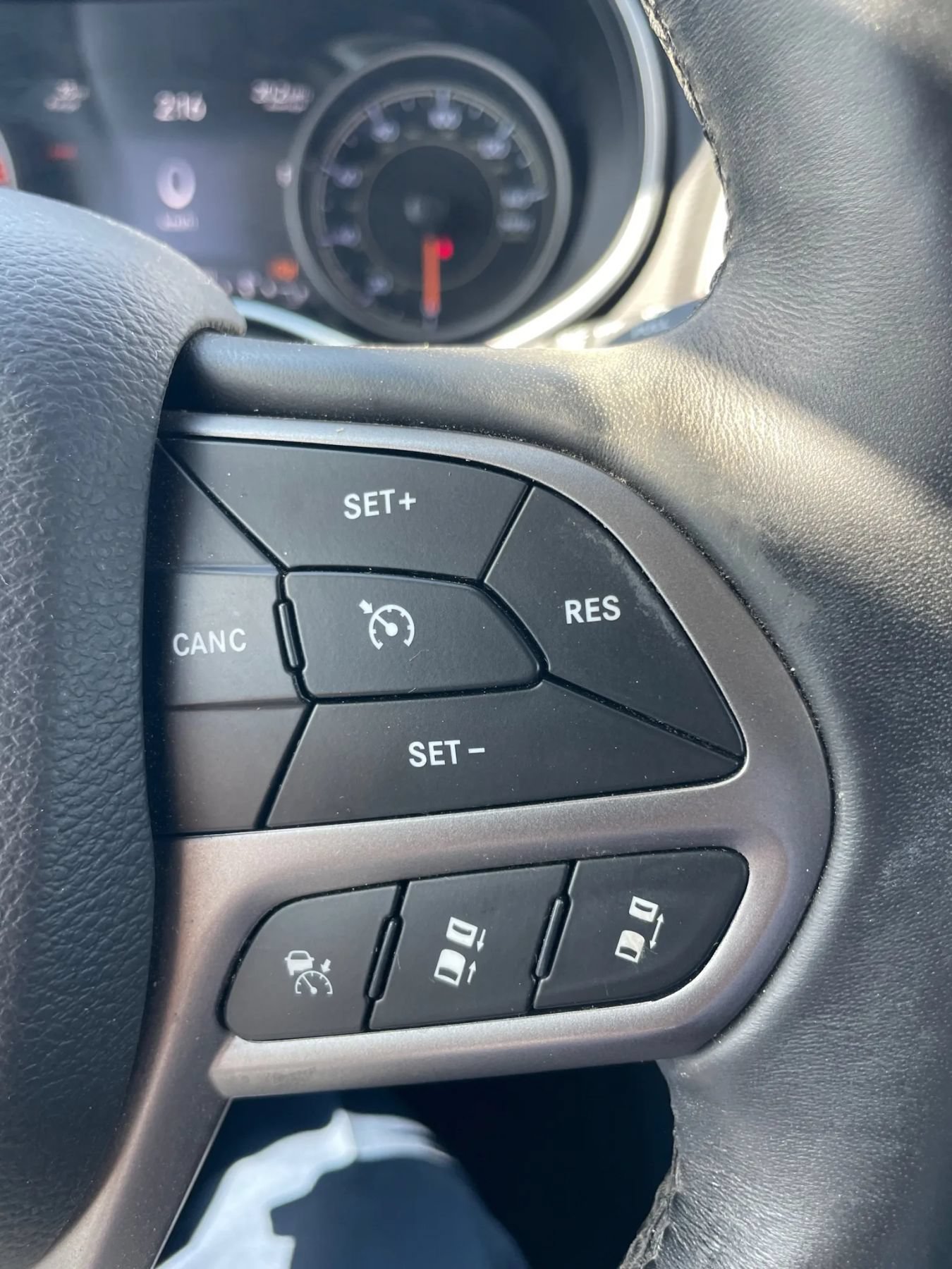 Used 2019 Jeep Cherokee Limited w/ Luxury Group FWD image 21