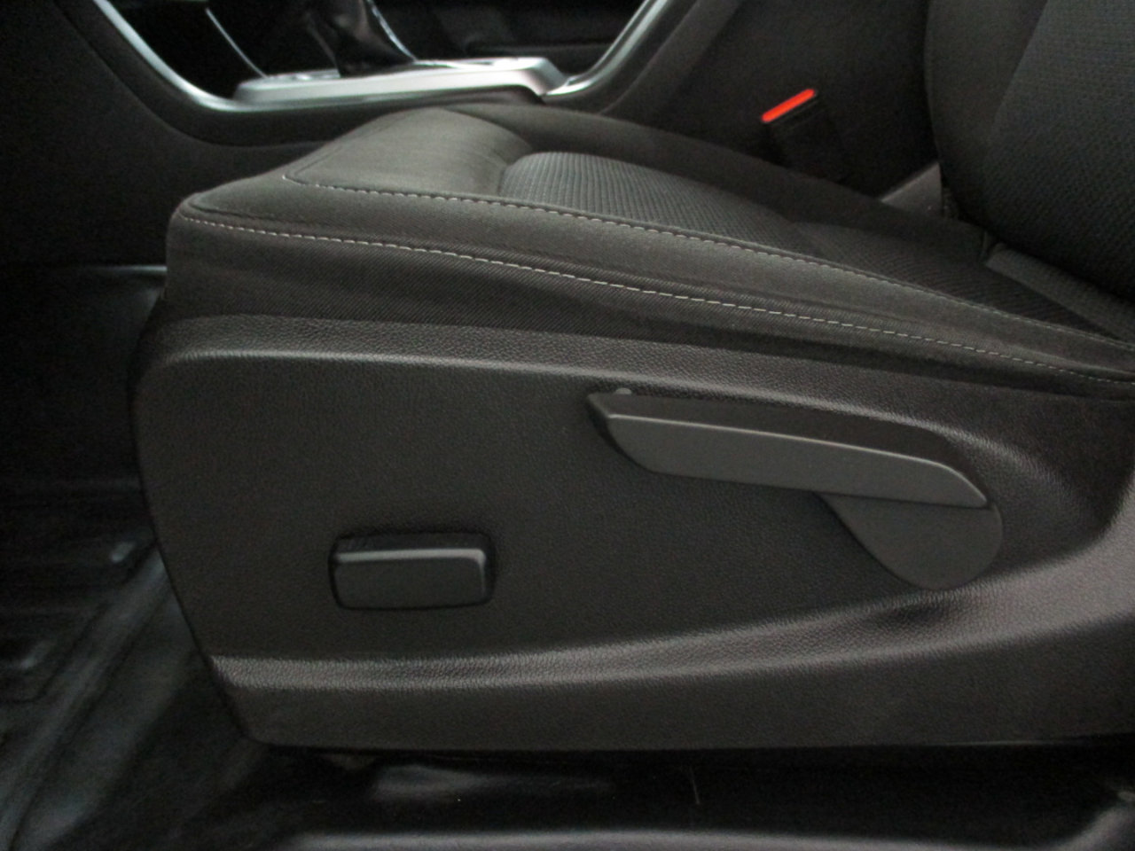 Used 2022 Chevrolet Colorado LT w/ Fleet Safety Package image 15