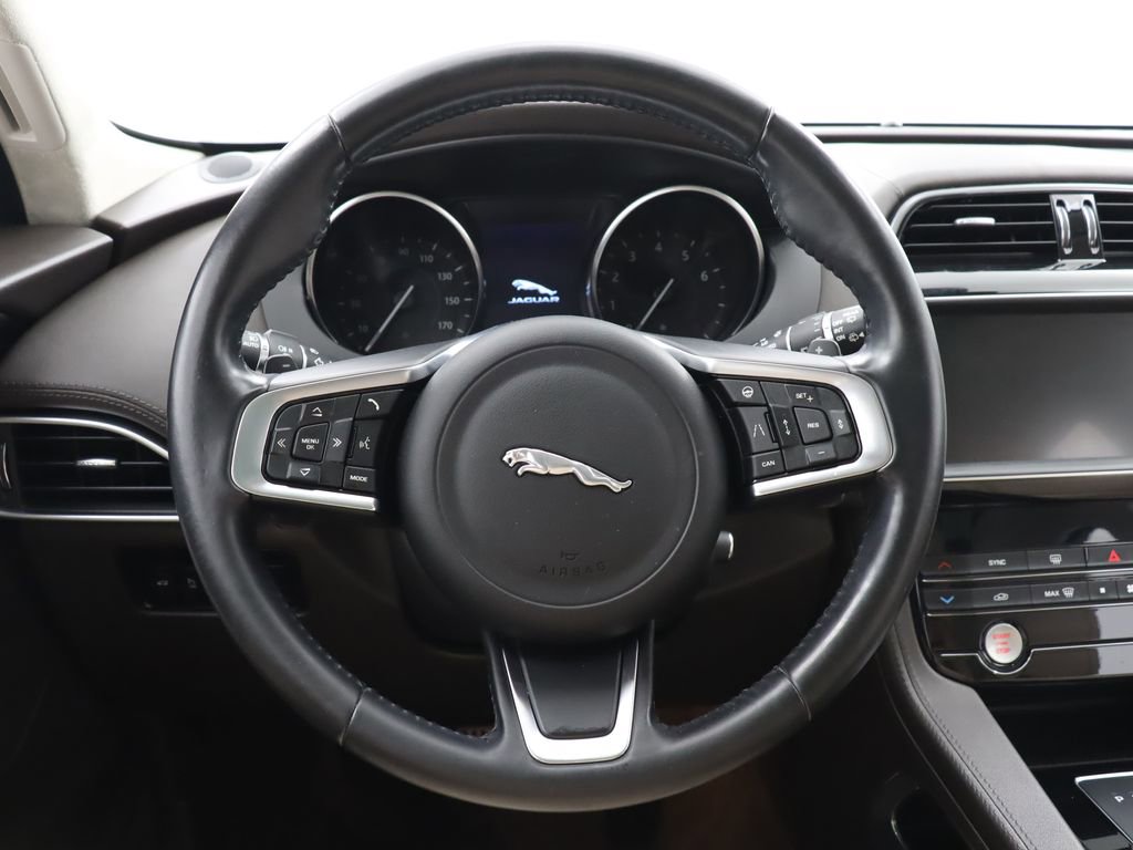 Used 2019 Jaguar F-PACE Prestige AWD/4WD image 20