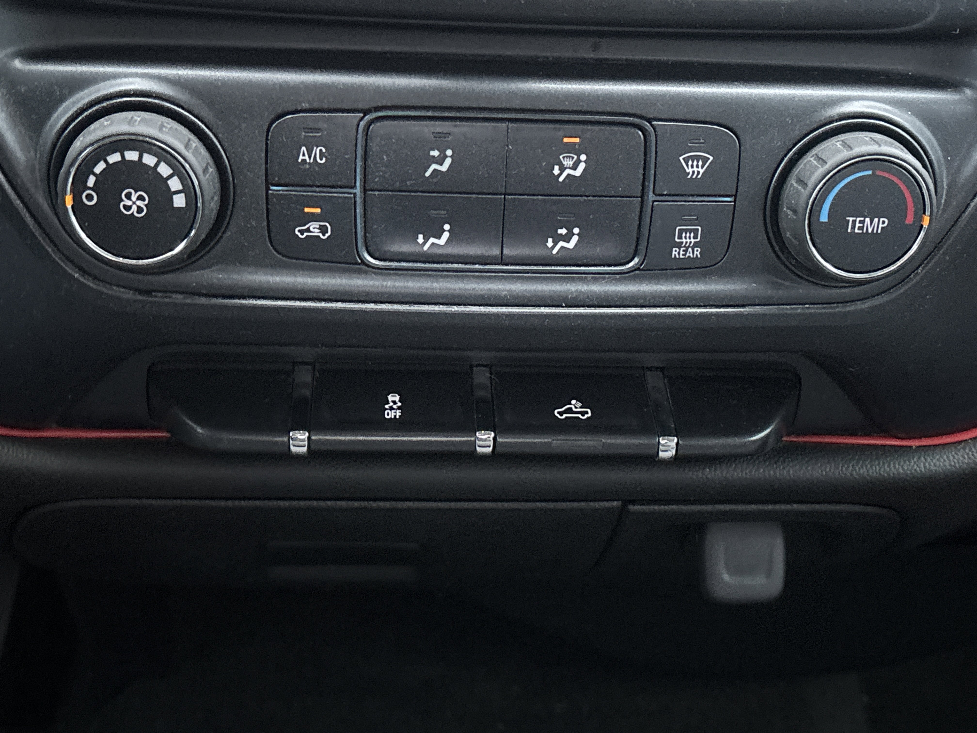 Used 2018 Chevrolet Silverado 1500 Custom image 18