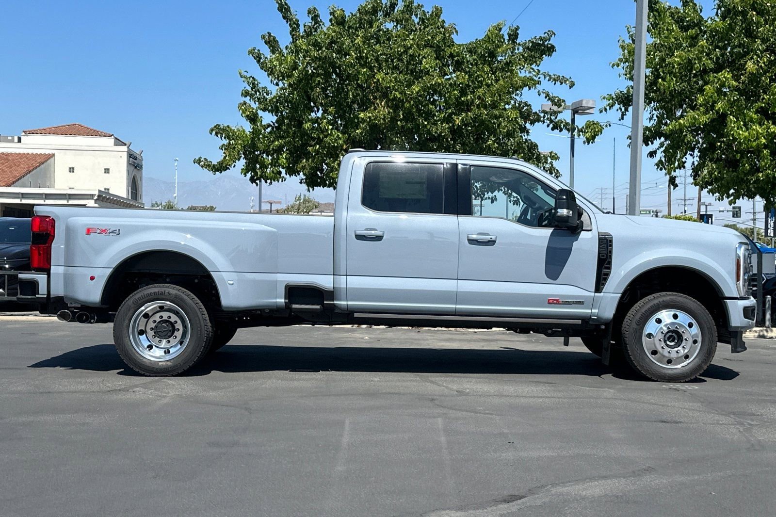 New 2026 Ford F450 Platinum w/ FX4 Off-Road Package image 3