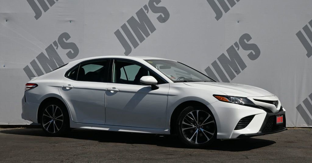 Used 2020 Toyota Camry SE w/ Carpet Mat Package image 3