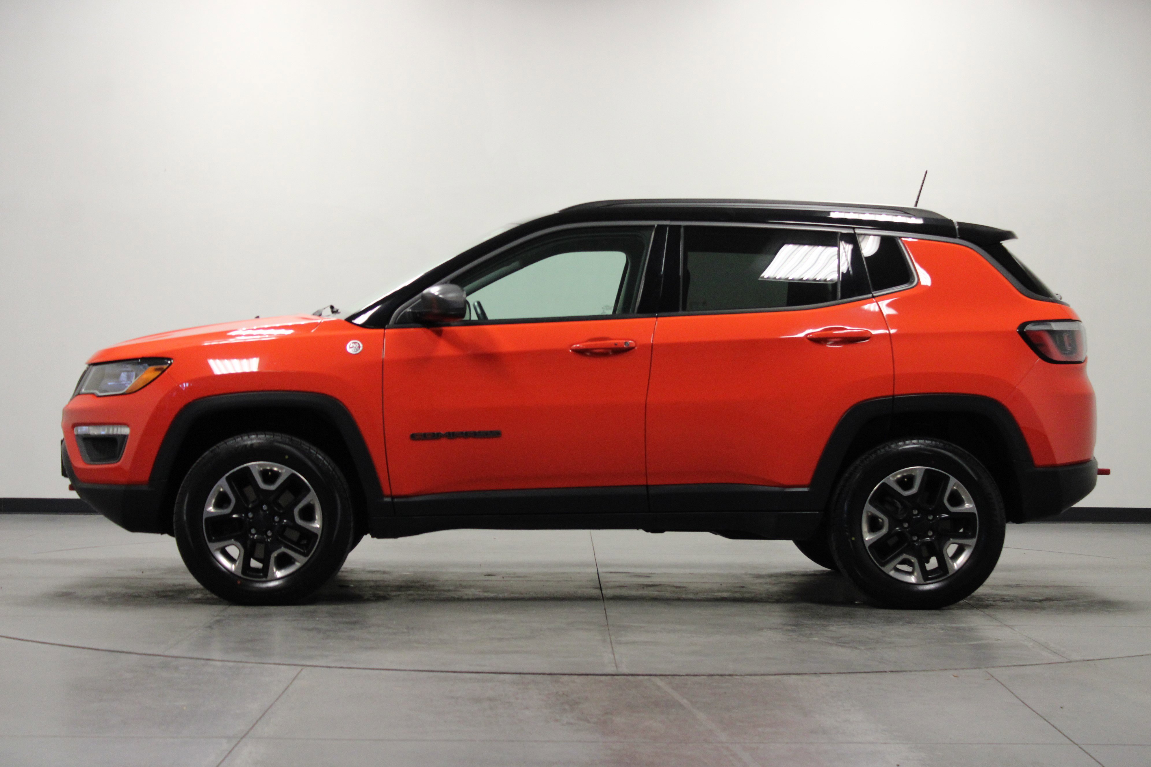 Used 2017 Jeep Compass Trailhawk w/ Leather Interior Group AWD/4WD image 7