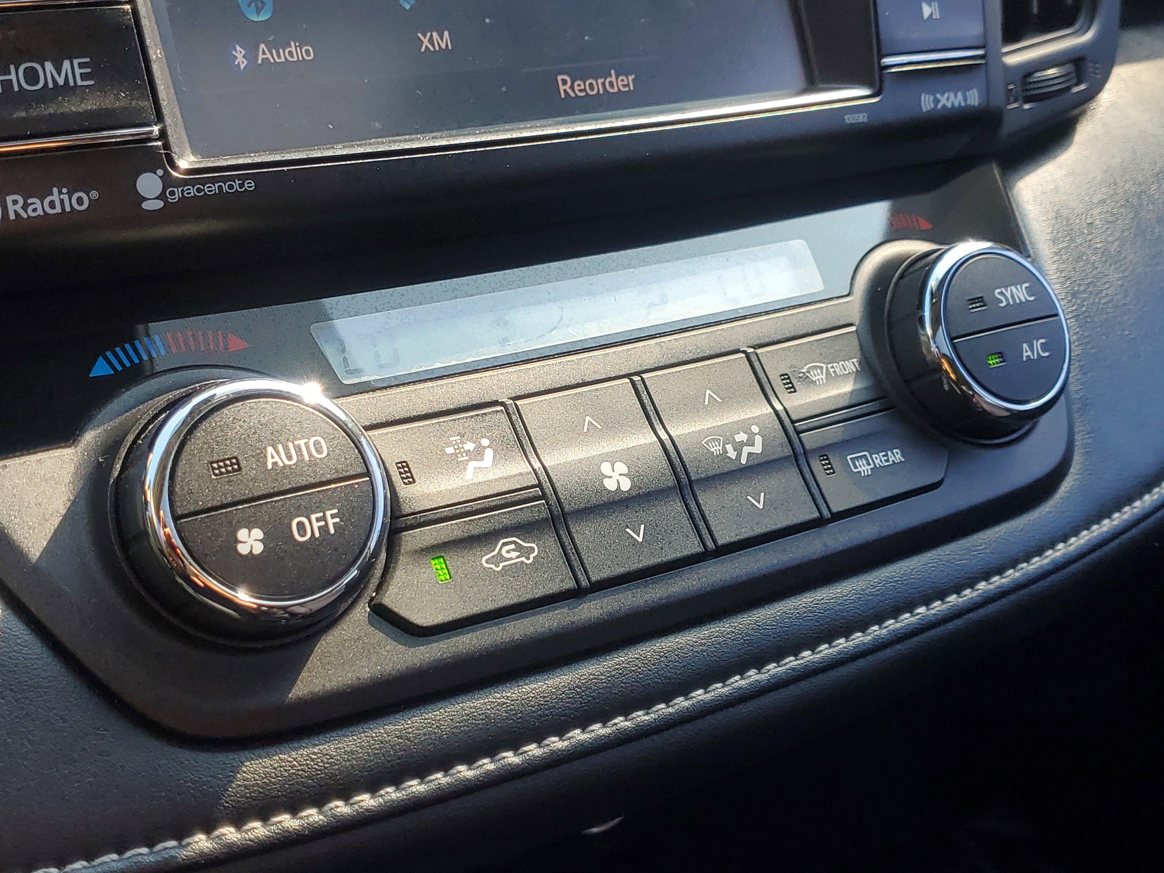 Used 2018 Toyota RAV4 XLE image 29