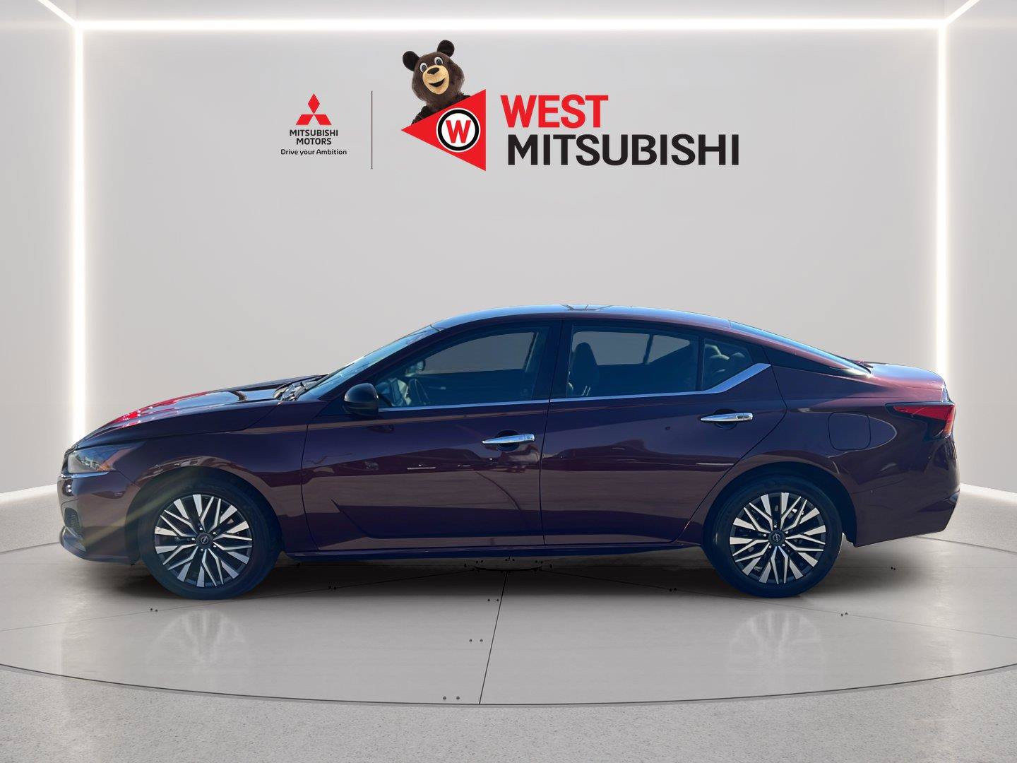 Used 2025 Nissan Altima 2.5 SV FWD image 2