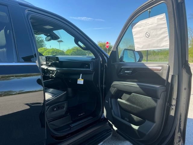 New 2026 Chevrolet Suburban Premier w/ Sun And Tow Package AWD/4WD image 17