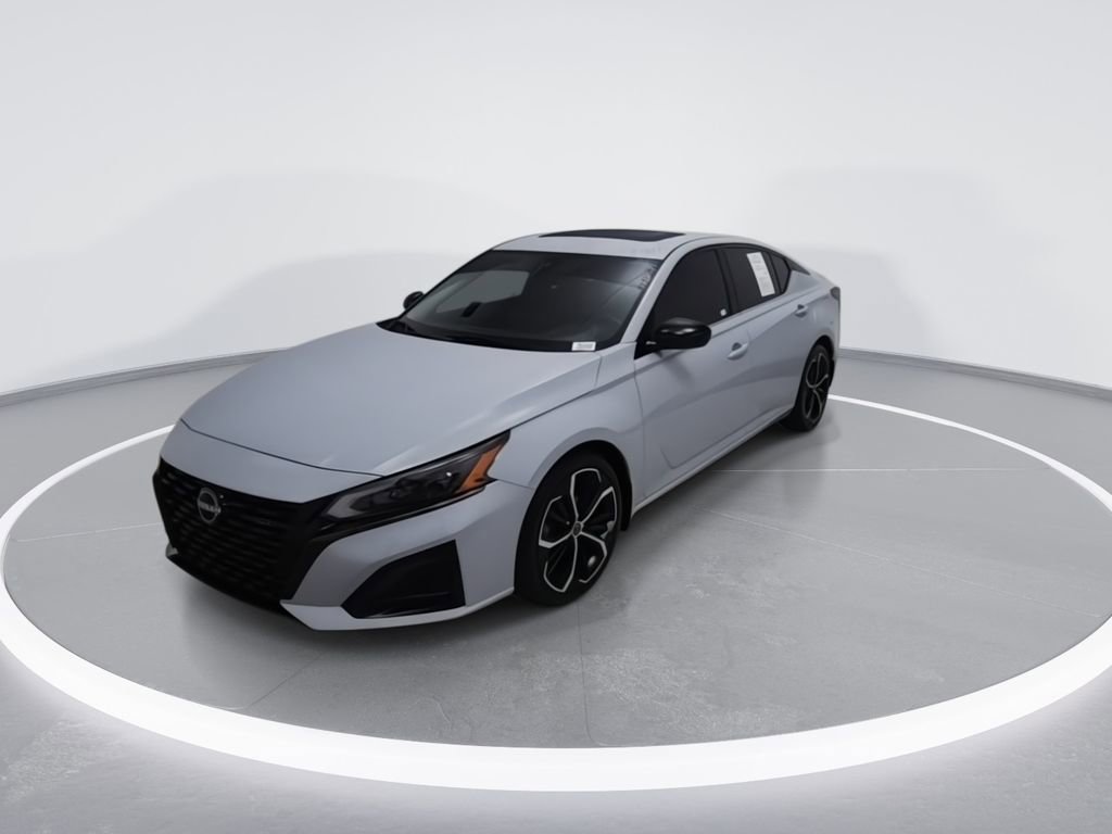 Used 2023 Nissan Altima 2.5 SR w/ SR Premium Package FWD image 4