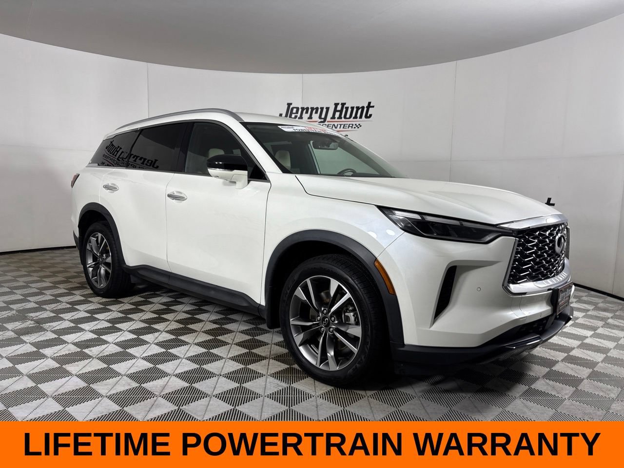 Used 2023 INFINITI QX60 Luxe w/ Cargo Package AWD/4WD image 4