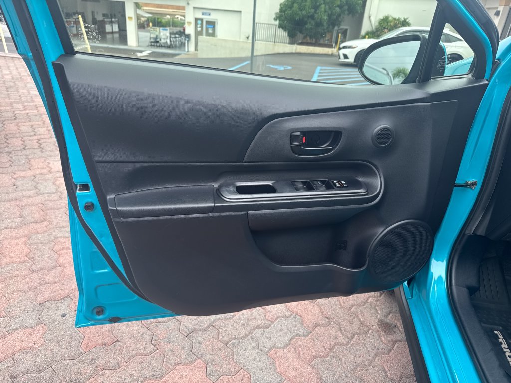 Used 2018 Toyota Prius C One FWD image 11