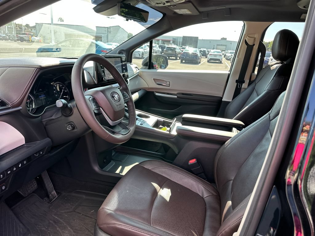 Used 2021 Toyota Sienna Platinum FWD image 10