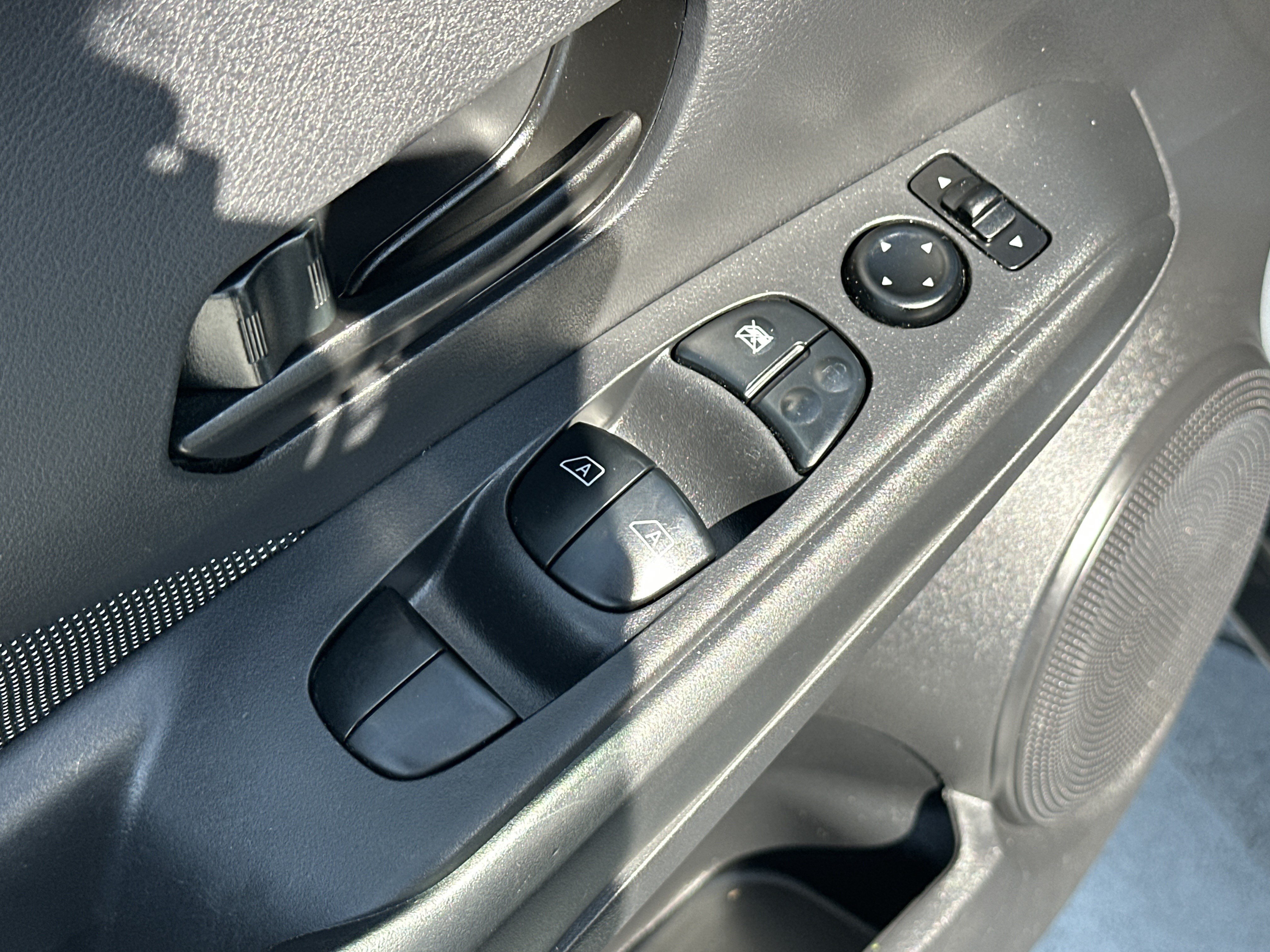 Used 2020 Nissan Kicks S FWD image 15