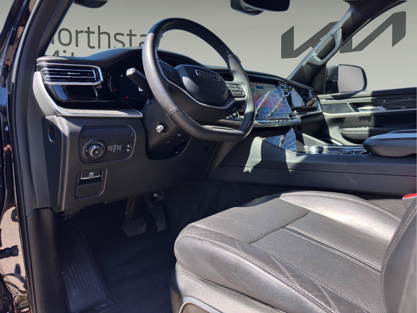 Used 2022 Jeep Wagoneer Series II AWD/4WD image 9