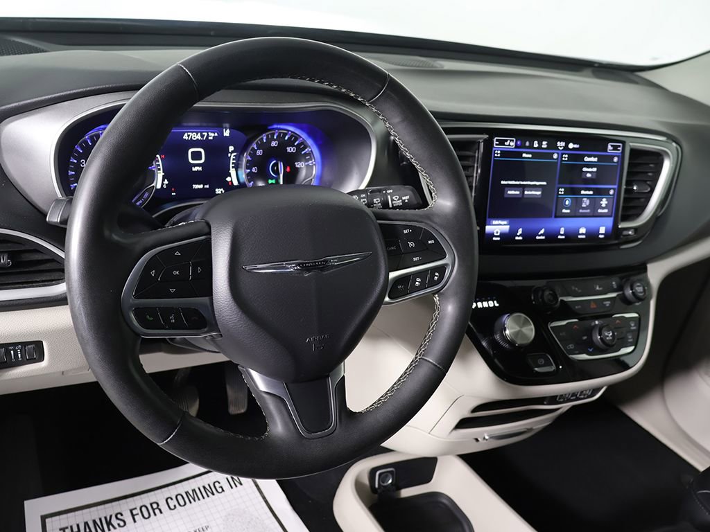 Used 2023 Chrysler Pacifica Touring-L FWD image 23