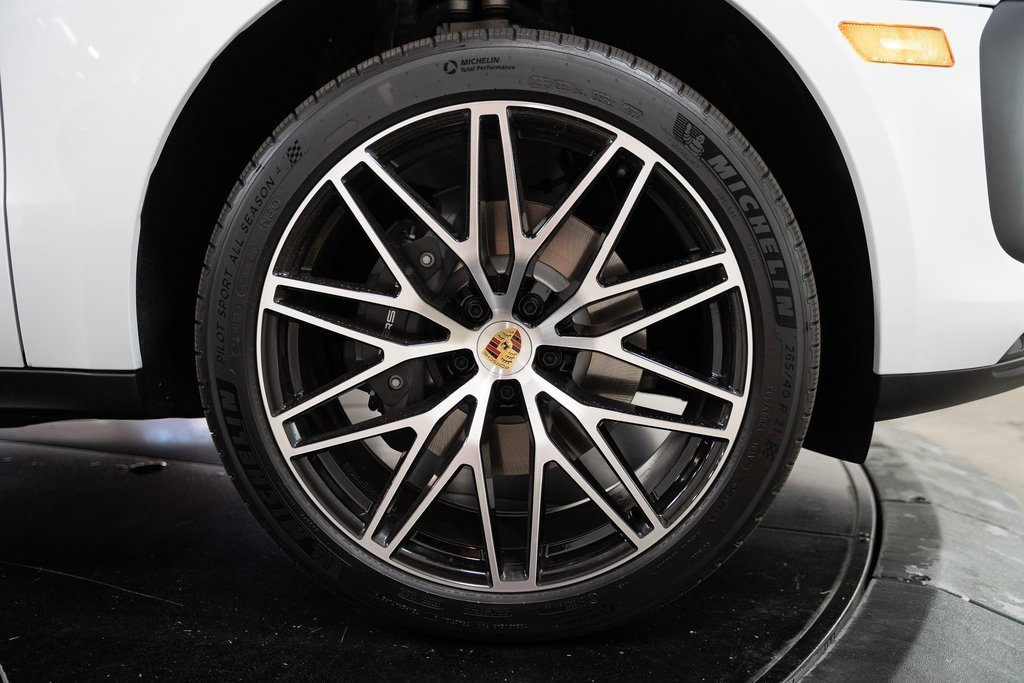 Used 2024 Porsche Macan image 23