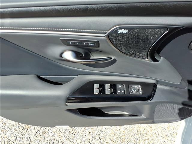 New 2025 Lexus ES 300h Ultra Luxury image 10