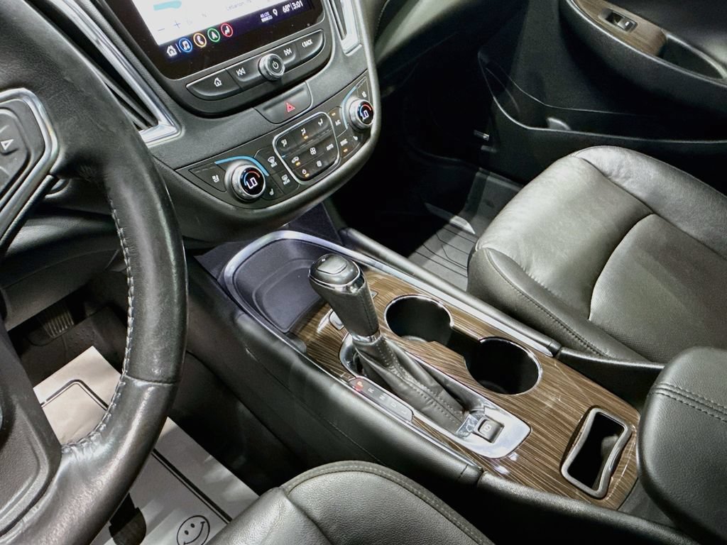 Used 2019 Chevrolet Malibu Premier w/ Sun and Wheel Package FWD image 16