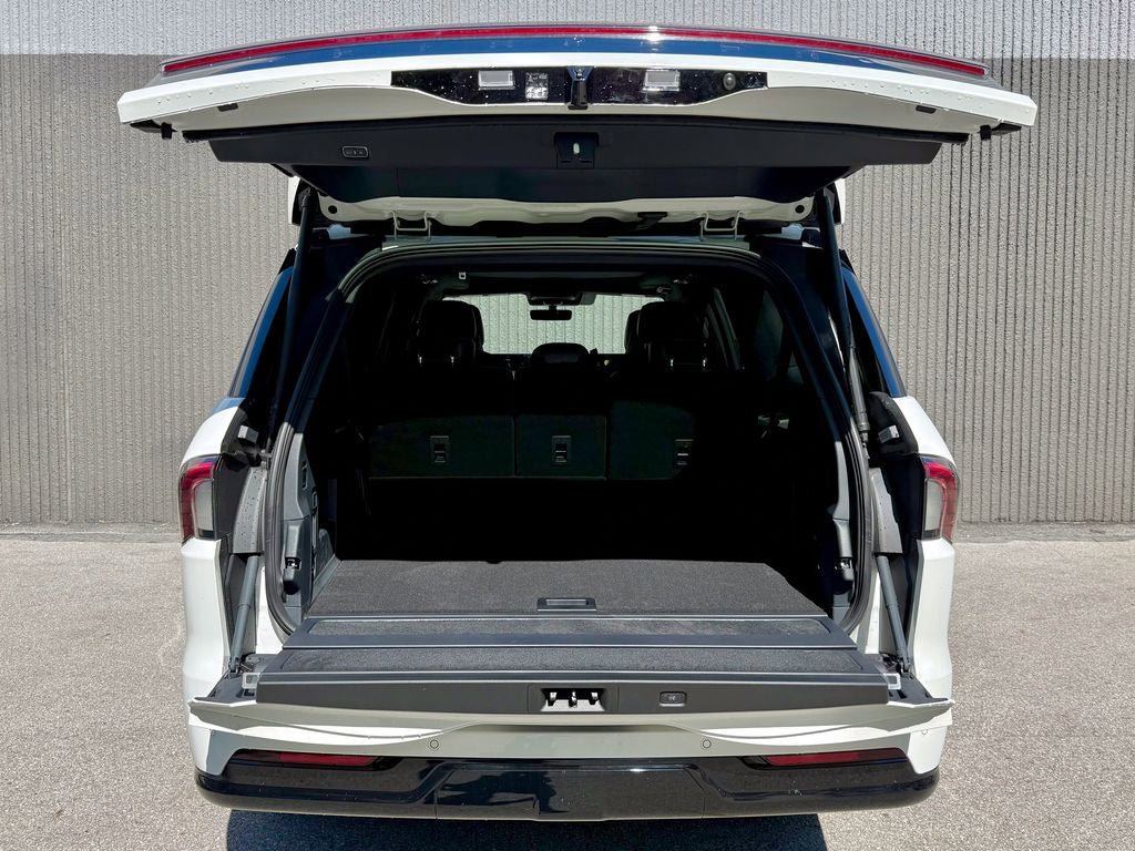 New 2026 Lincoln Navigator L Black Label AWD/4WD image 17