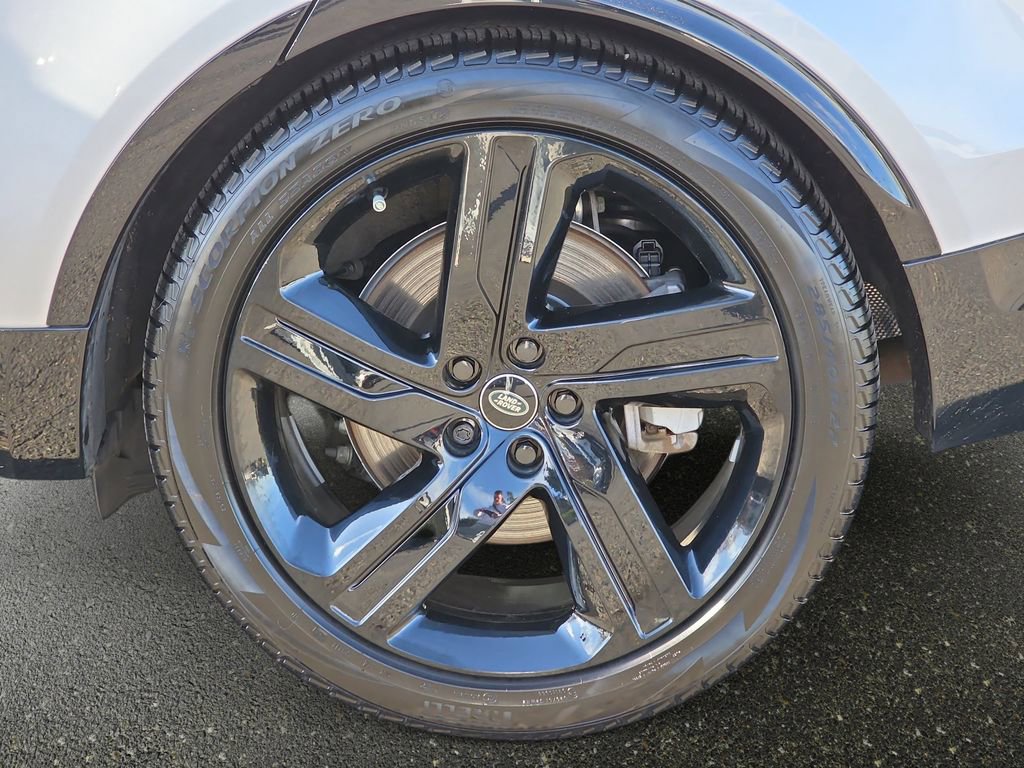 Certified 2024 Land Rover Discovery Dynamic SE AWD/4WD image 38