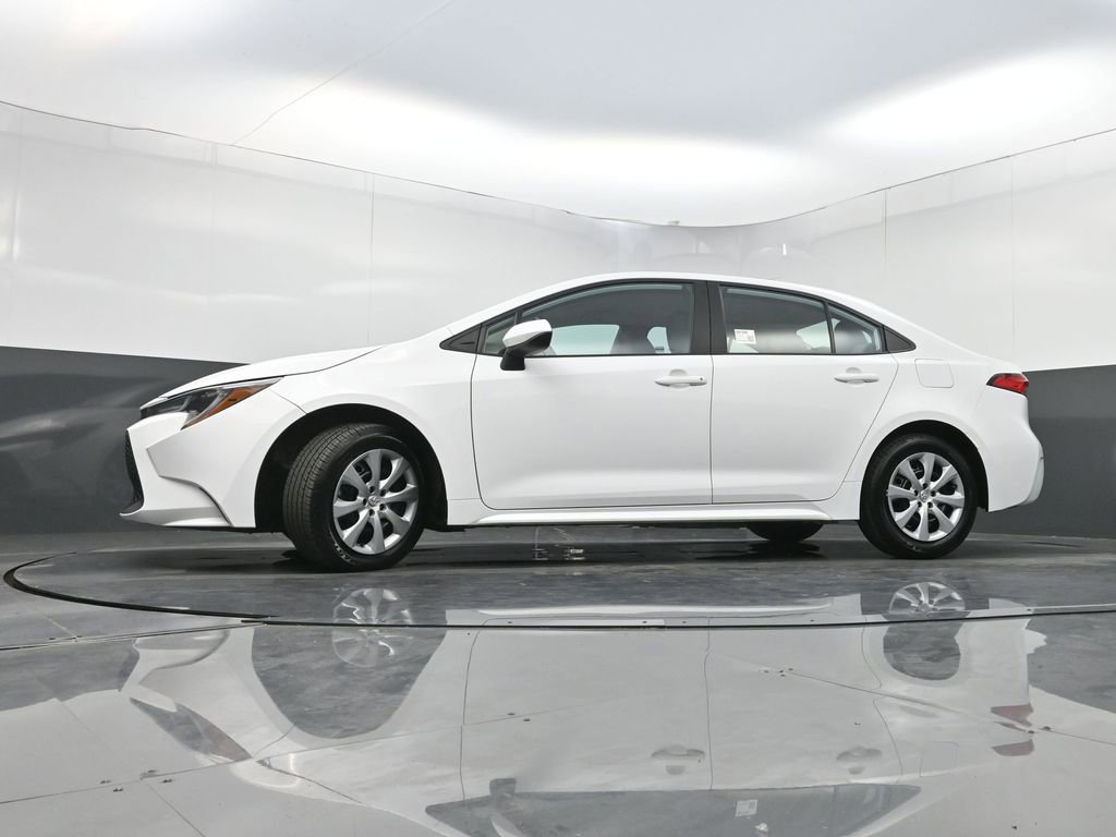 Used 2022 Toyota Corolla LE FWD image 25