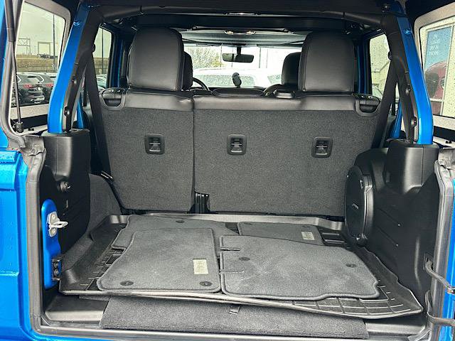 Used 2022 Jeep Wrangler Unlimited Sahara w/ Cold Weather Group image 10