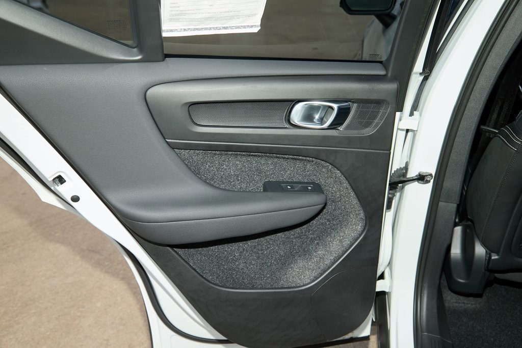 Certified 2023 Volvo XC40 Recharge Ultimate w/ Protection Package Premier image 15