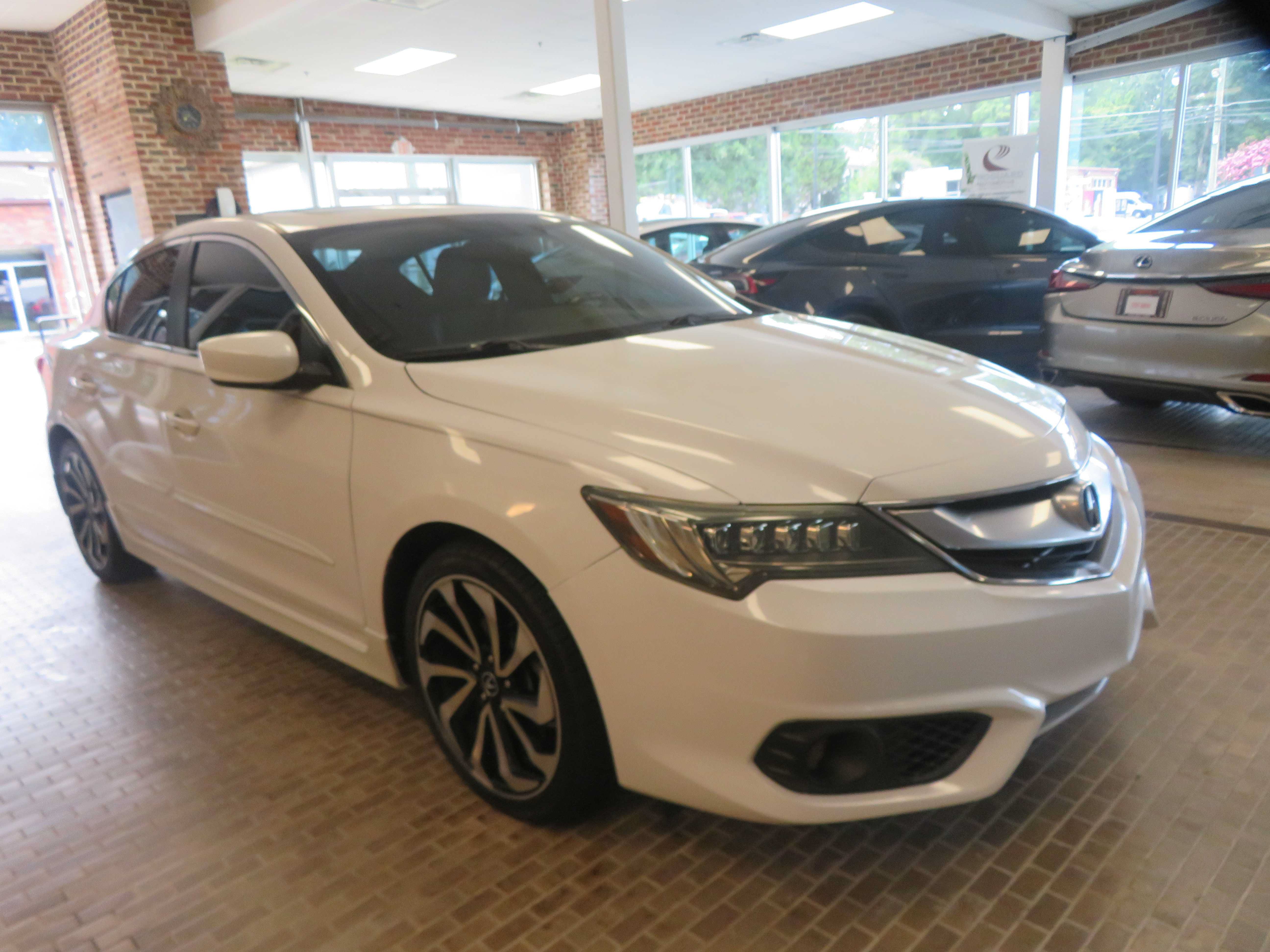 Used 2016 Acura ILX FWD image 3