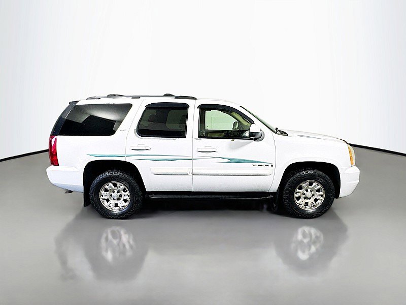 Used 2007 GMC Yukon SLT w/ SLT Preferred Equipment Group image 8