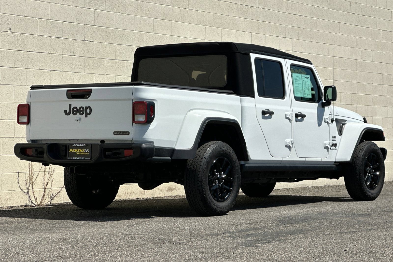 Used 2023 Jeep Gladiator Sport AWD/4WD image 4