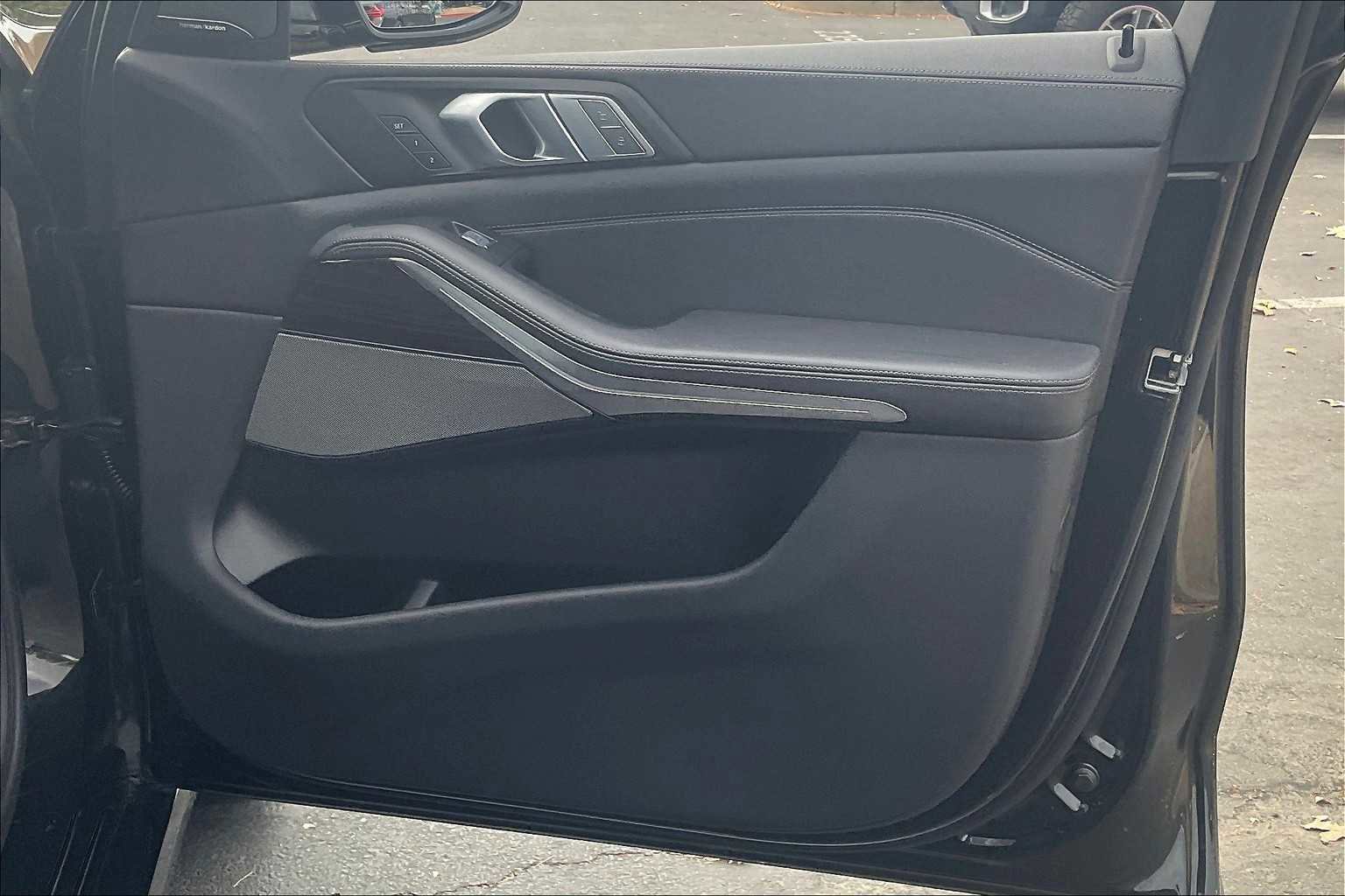 Used 2020 BMW X7 xDrive40i w/ Premium Package image 27