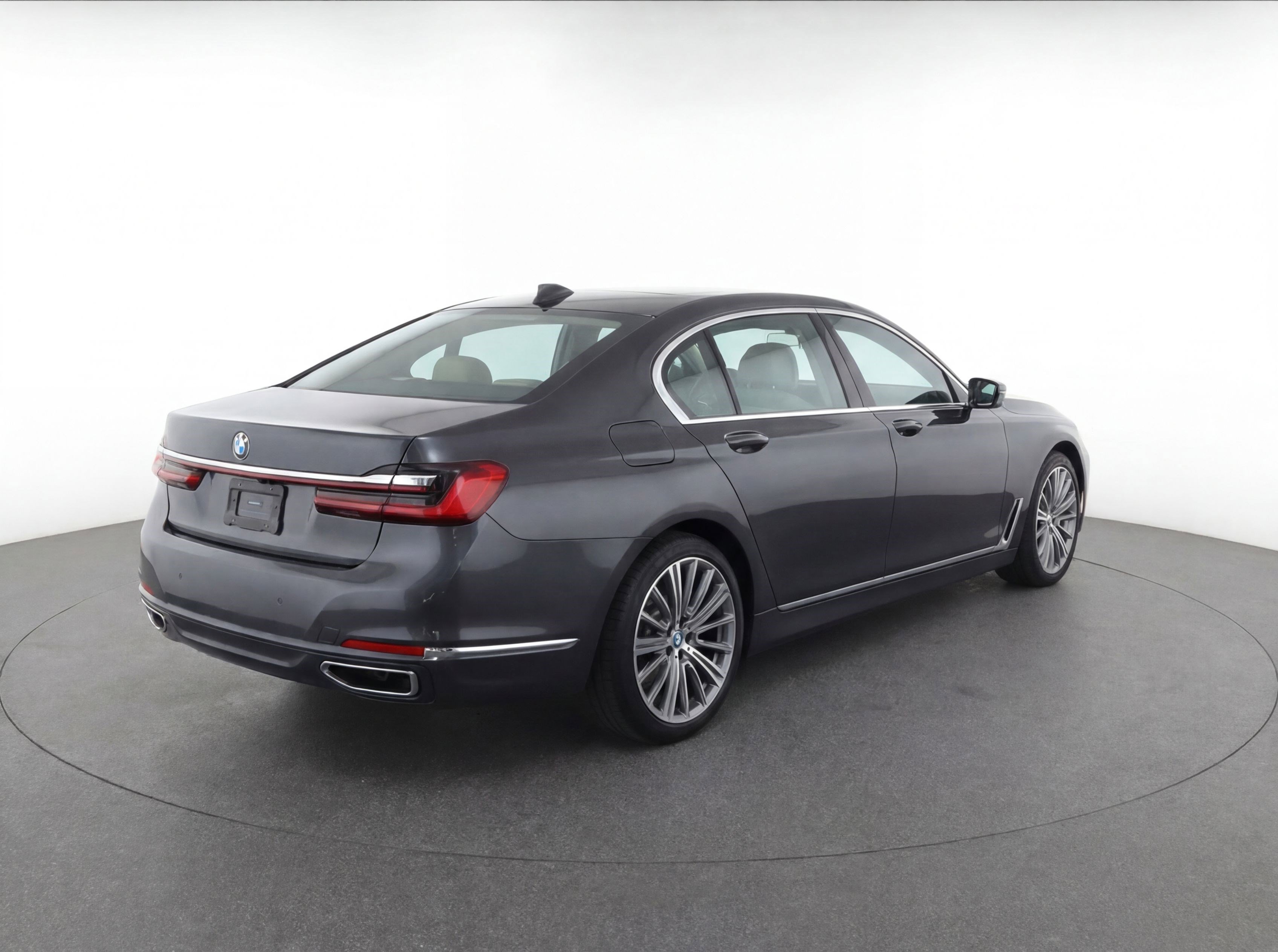Used 2020 BMW 750i xDrive w/ Executive Package AWD/4WD image 4