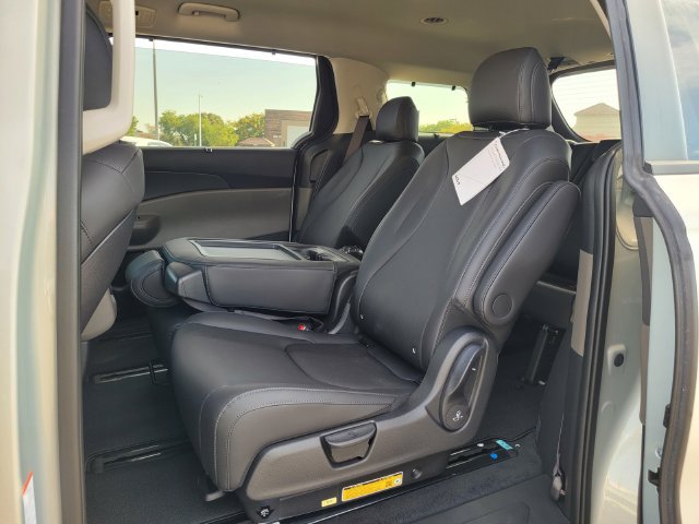 New 2026 Kia Carnival EX FWD image 7