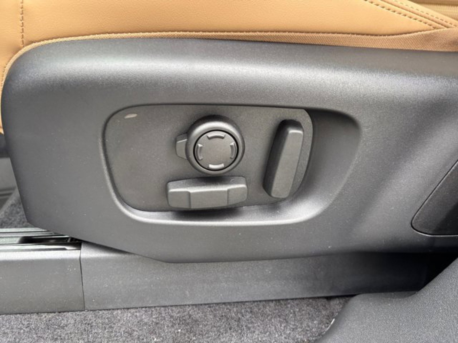 New 2025 Land Rover Discovery Dynamic SE image 11