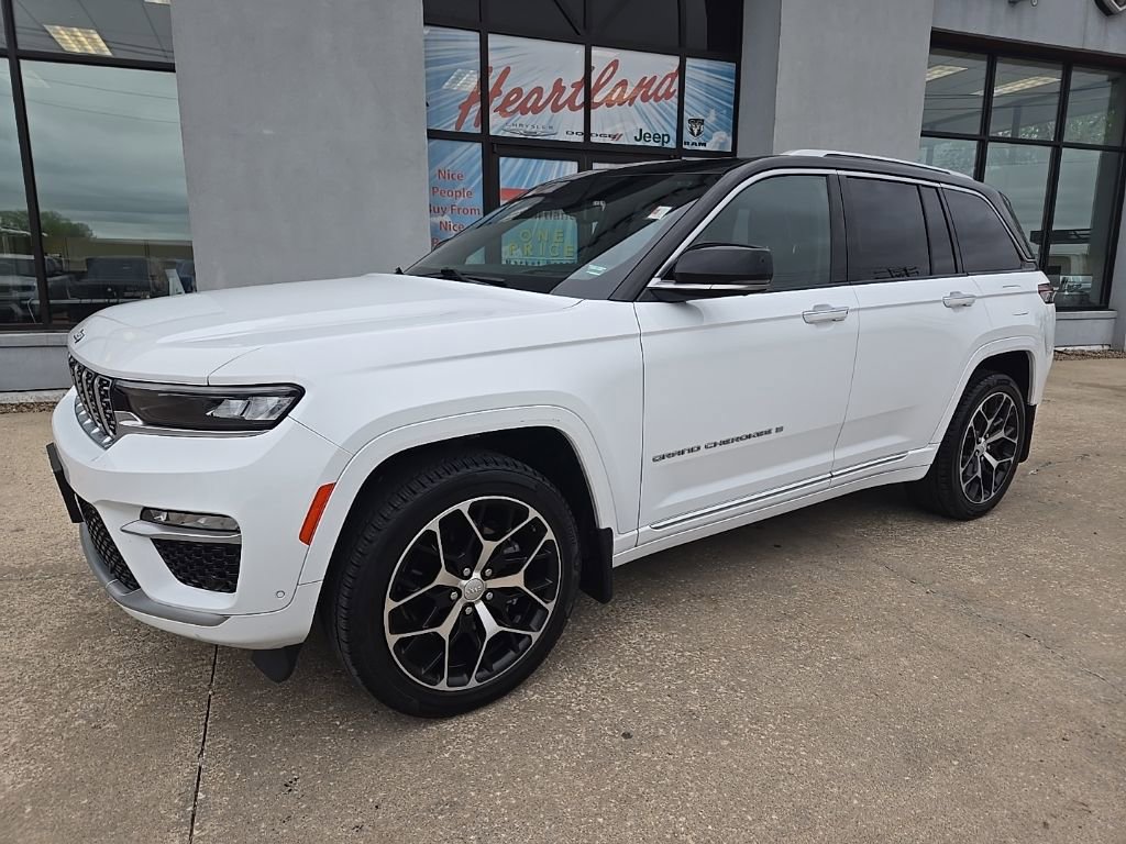 Used 2022 Jeep Grand Cherokee Summit AWD/4WD image 3