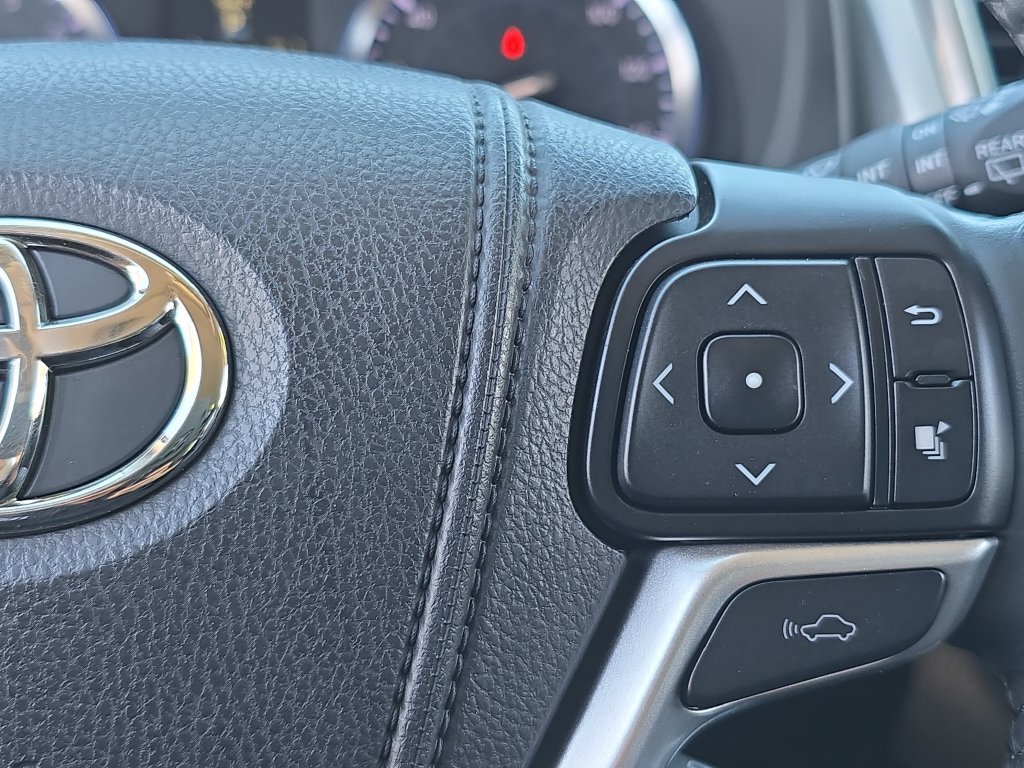 Used 2014 Toyota Highlander Limited Platinum FWD image 23