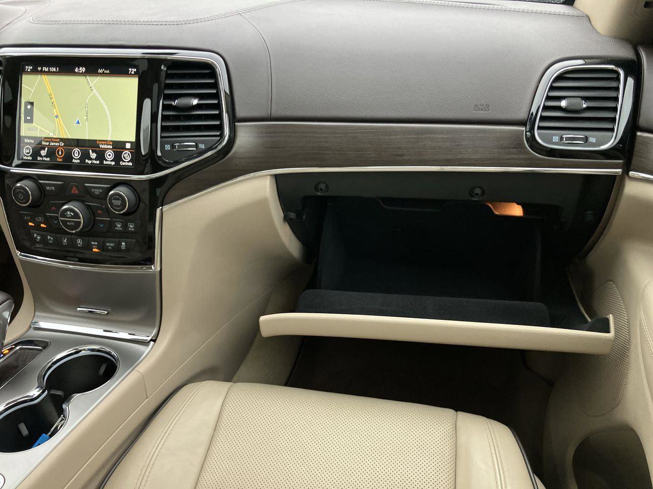 Used 2020 Jeep Grand Cherokee Overland AWD/4WD image 16