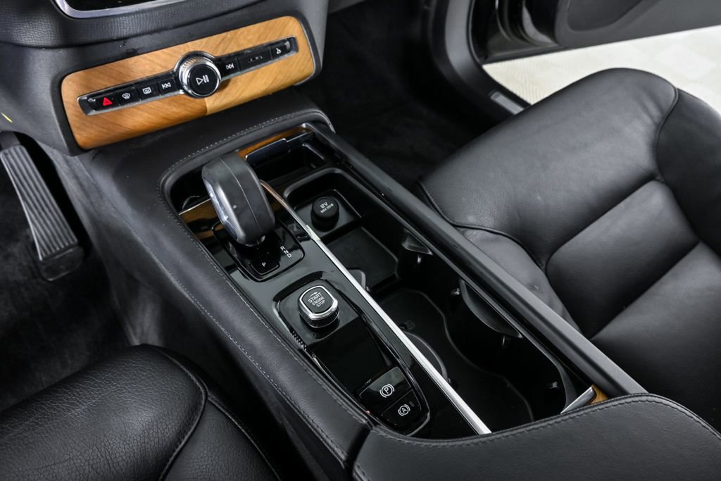 Certified 2023 Volvo XC90 B6 Core w/ Protection Package Premier AWD/4WD image 18