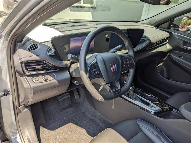 Used 2025 Buick Envista Sport Touring w/ Convenience I Package FWD image 10