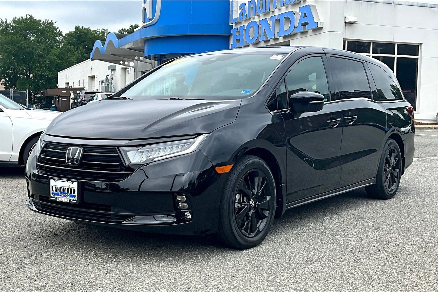Used 2023 Honda Odyssey Sport image 1