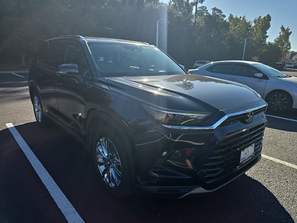 Used 2025 Toyota Grand Highlander AWD image 3