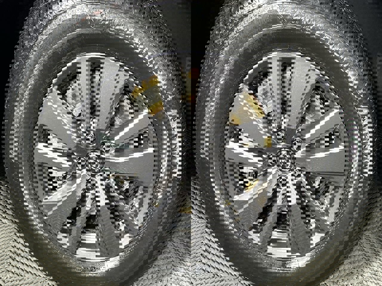 Used 2022 Nissan Pathfinder SV image 9