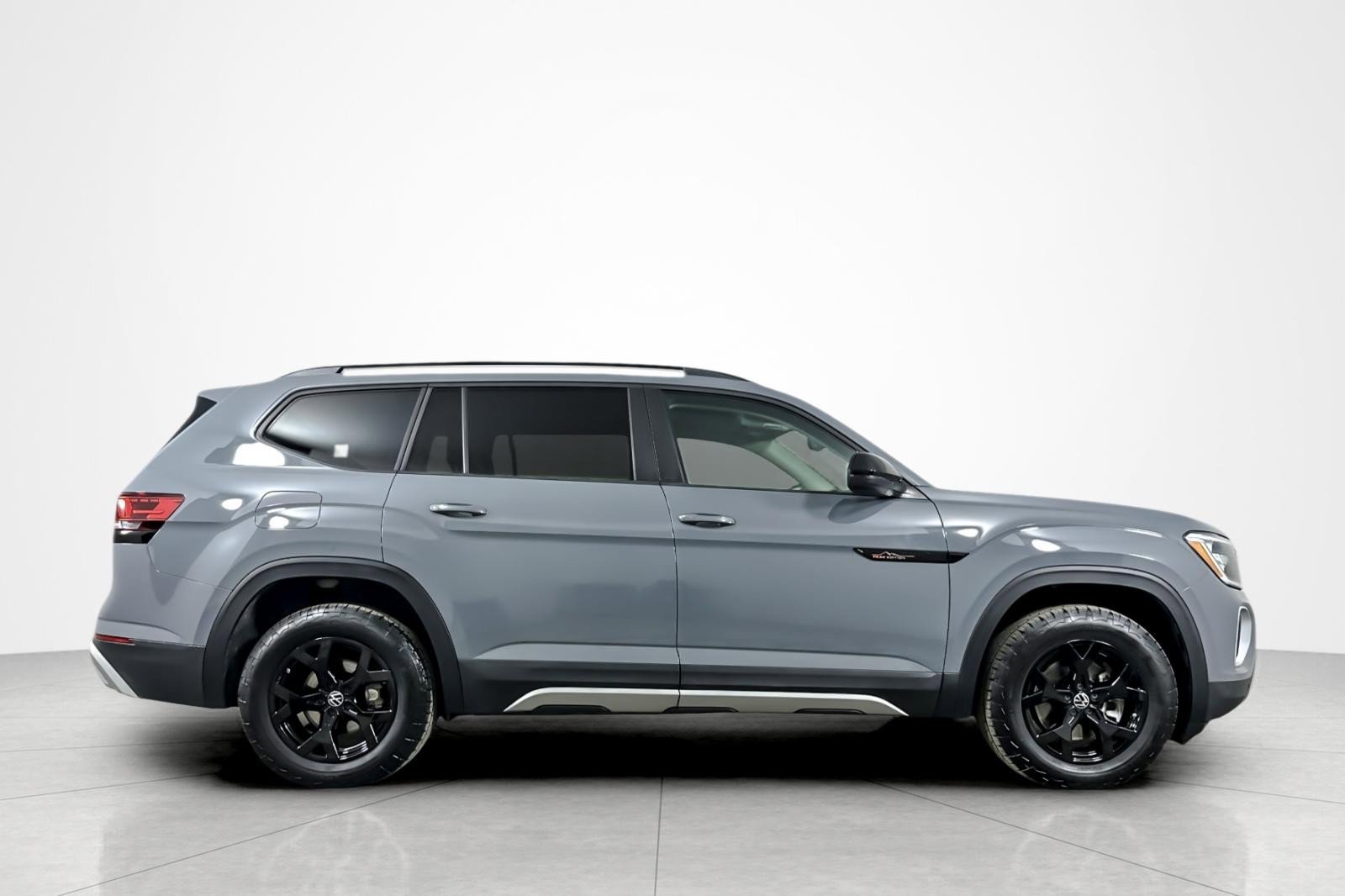 Used 2024 Volkswagen Atlas Peak Edition SE image 6