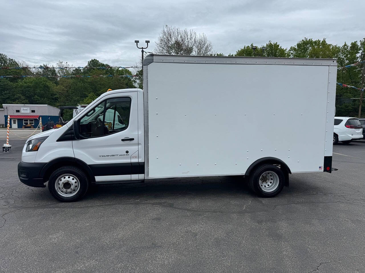 Used 2023 Ford Transit 350 DRW RWD image 5